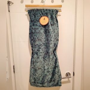 NEW Soft Plush Reindeer & Mistletoe Christmas Throw Blanket 🎄🦌 60" x 70"